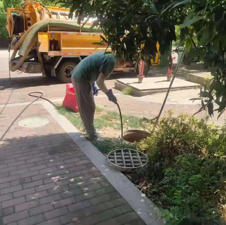 雨花台市政排污管道清淤疏通——专业团队，让您全程省心！